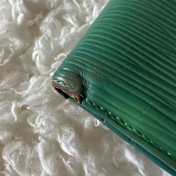 Louis Vuitton Green Epi Bi Fold Wallet - Picture 3 of 9